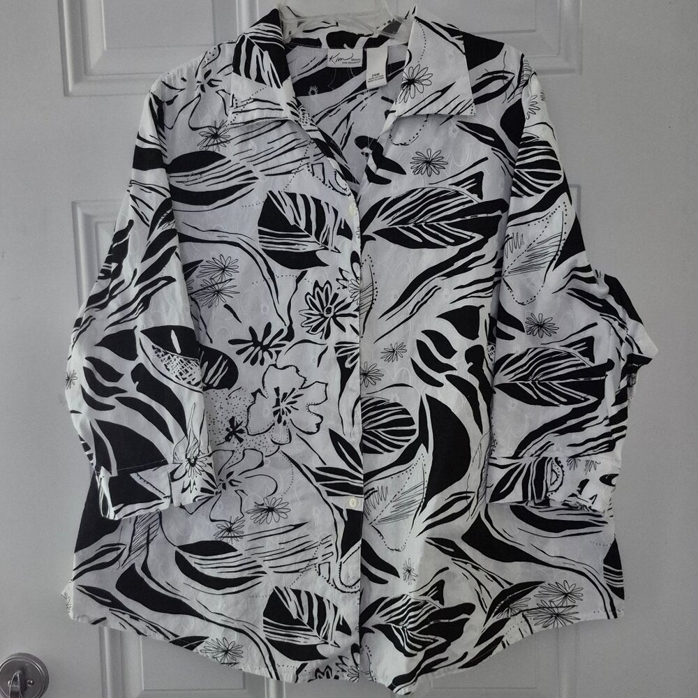 Ladies button front Top. size 24W .!00% cotton.